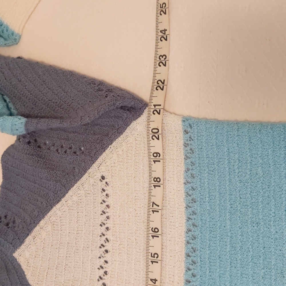 Colorblock Sweater - Picture 7 of 8